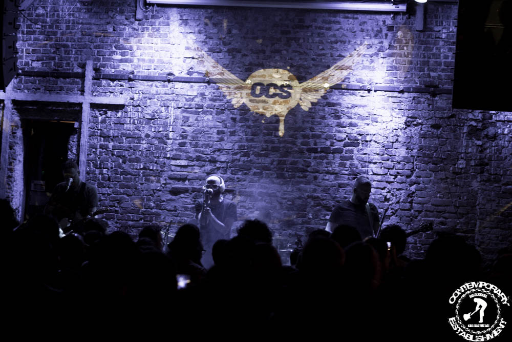 omul-cu-sobolani-live-in-expirat-contemporary-establishment