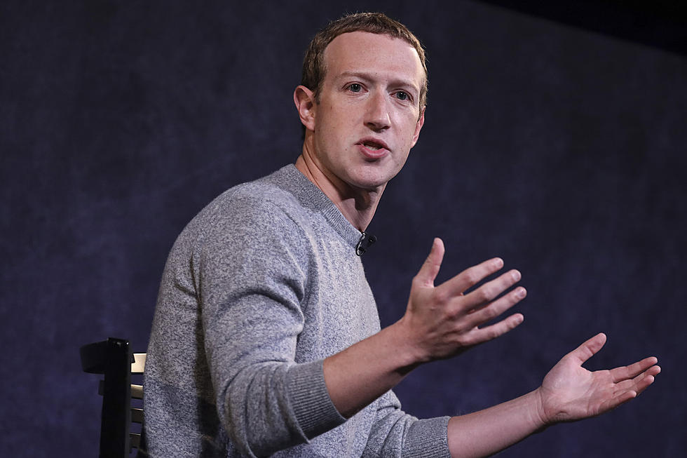 Incepand de la 1 octombrie , Facebook ia masuri pentru a limita capacitatea trupelor de a promova videoclipuri care "create a music listening experience for yourself or for others." . Acest lucru se extinde si la Facebook Live care a fost o metoda extrem de populara de a promova concerte in pandemie.
