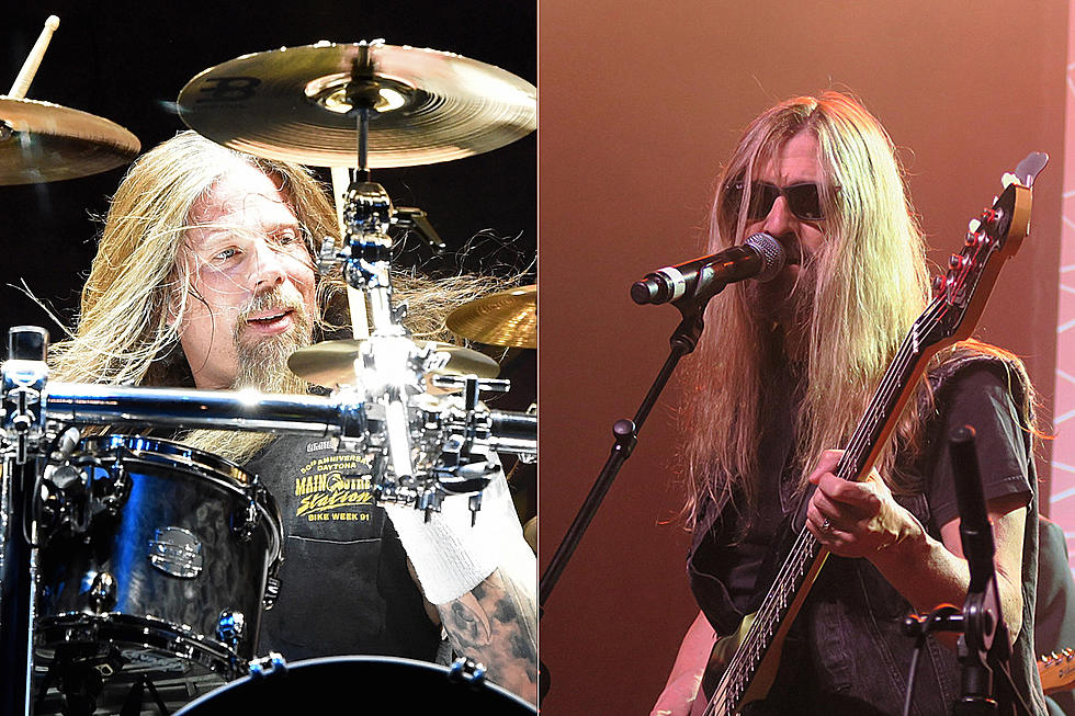 Fireborne (Chris Adler şi James LoMenzo) au lansat piesa "Sacred Lights."