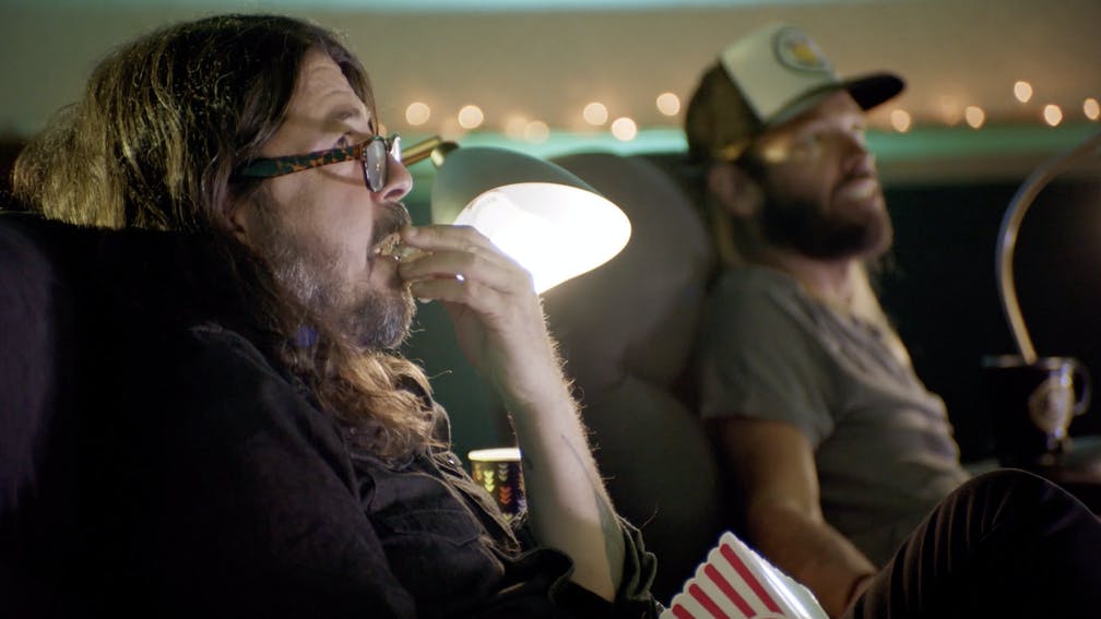 Foo Fighters privesc înapoi la cariera lor de 25 de ani și ne dezvaluie documentarul Times Like Those