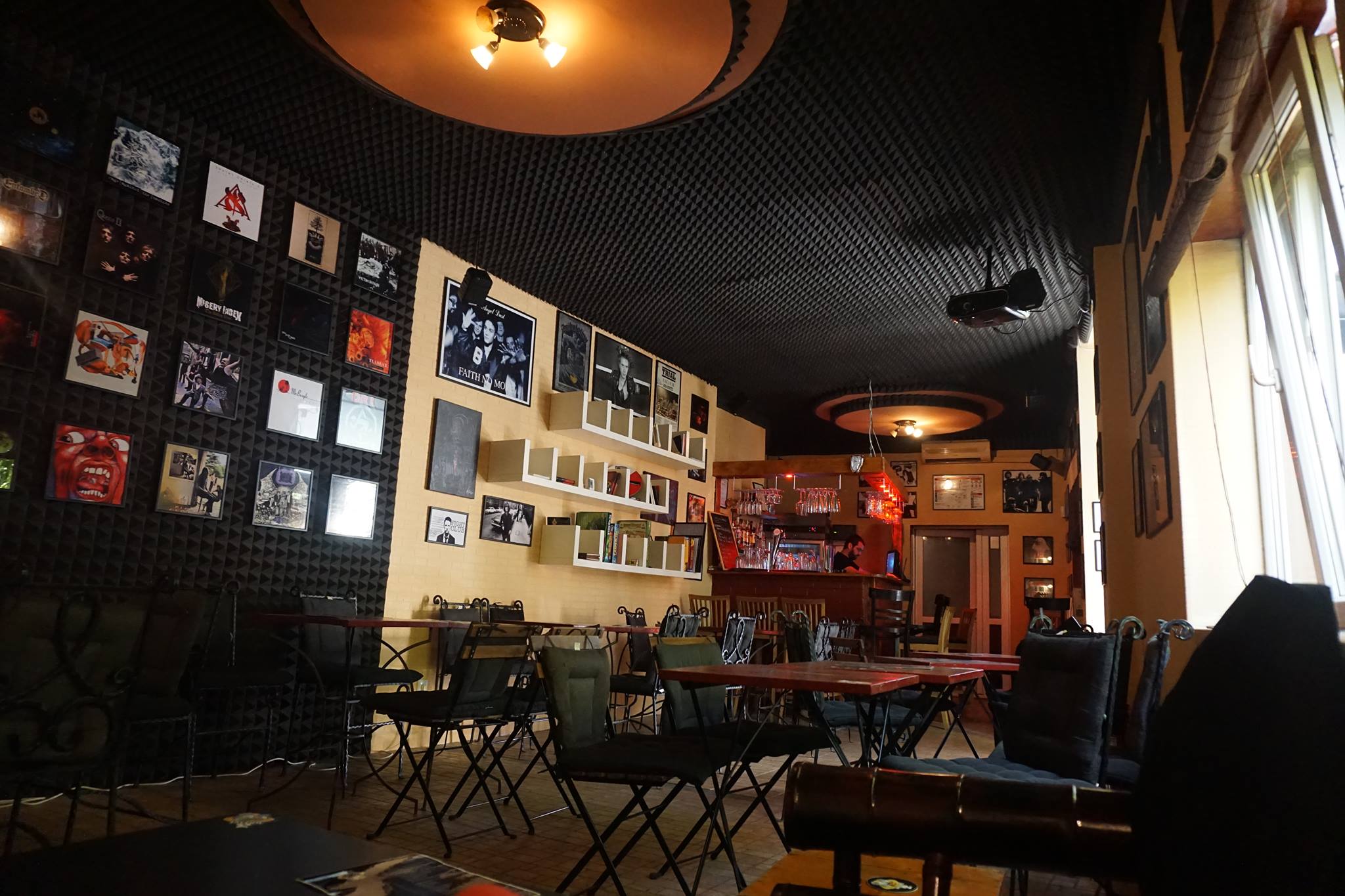 Trei Bețivi Bar Bucureşti