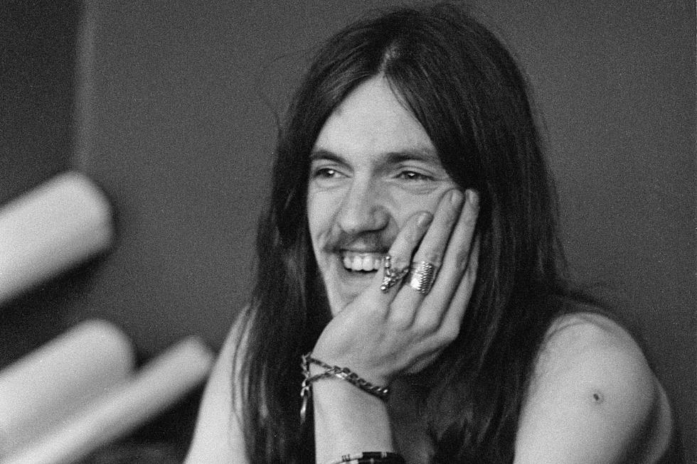 Vezi fotografii cu Lemmy Kilmister de-a lungul anilor