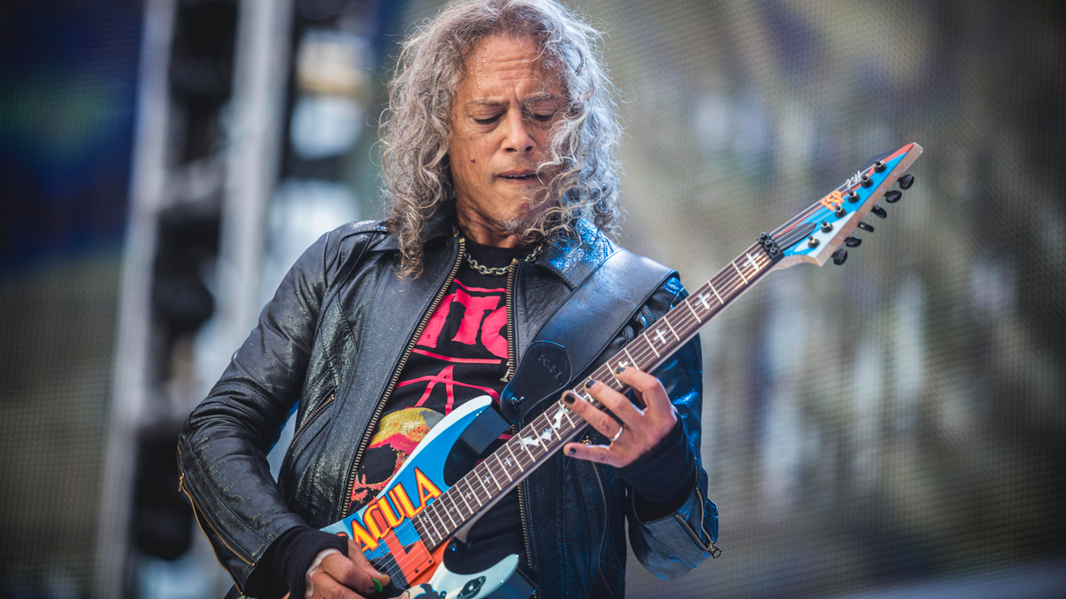 Vezi chitaristul Kirk Hammett de la Metallica vorbind despre Black Album şi cariera sa de 37 de ani