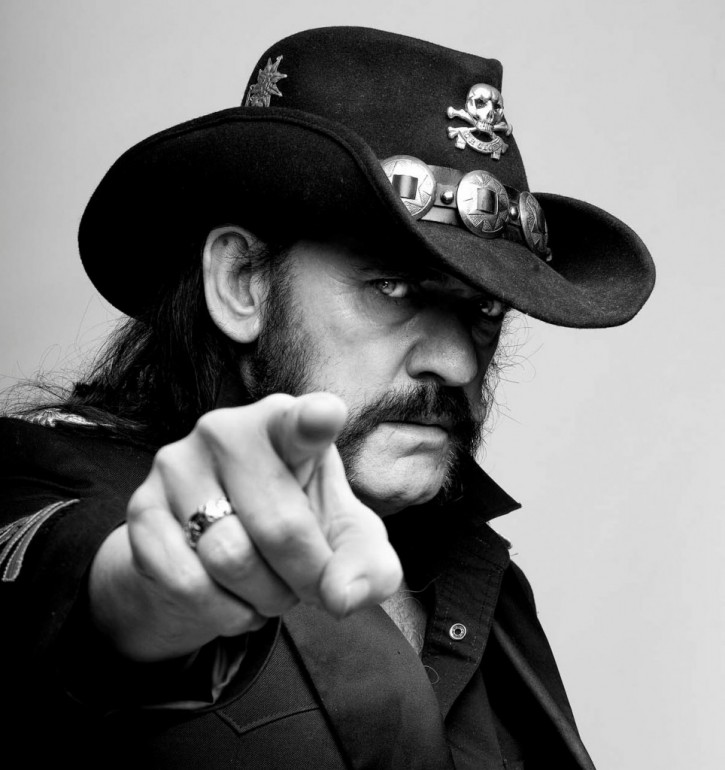 Vezi fotografii cu Lemmy Kilmister de-a lungul anilor