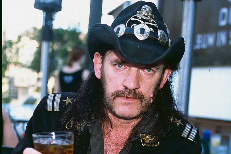Vezi fotografii cu Lemmy Kilmister de-a lungul anilor