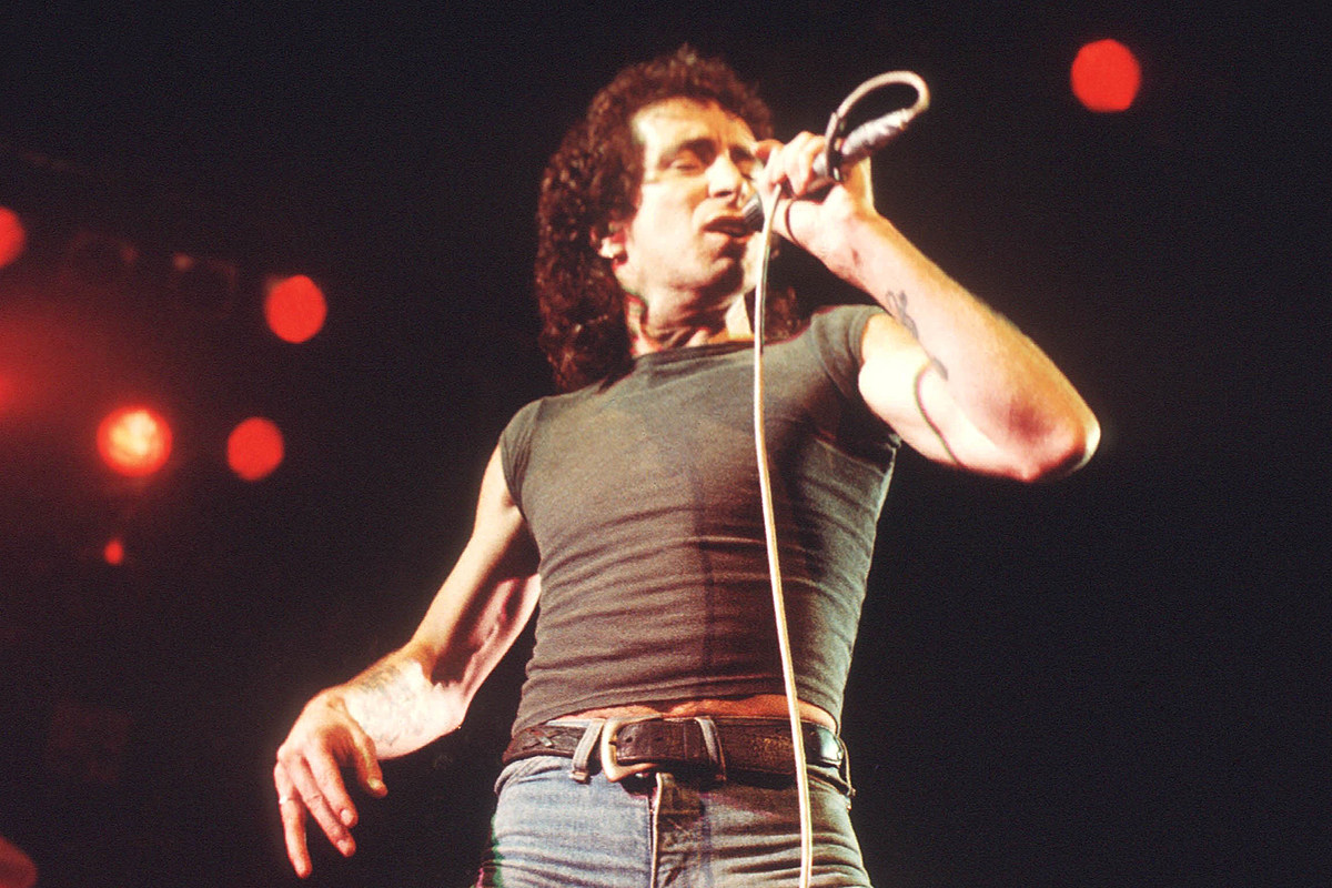 Materiale de la Bon Scott în sfârşit lansate după 50 de ani