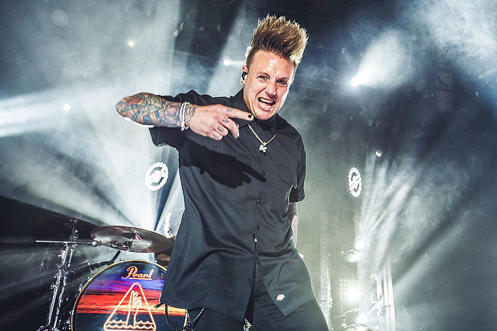 Trupa PAPA ROACH lansează un teaser pentru piesa "Stand Up"