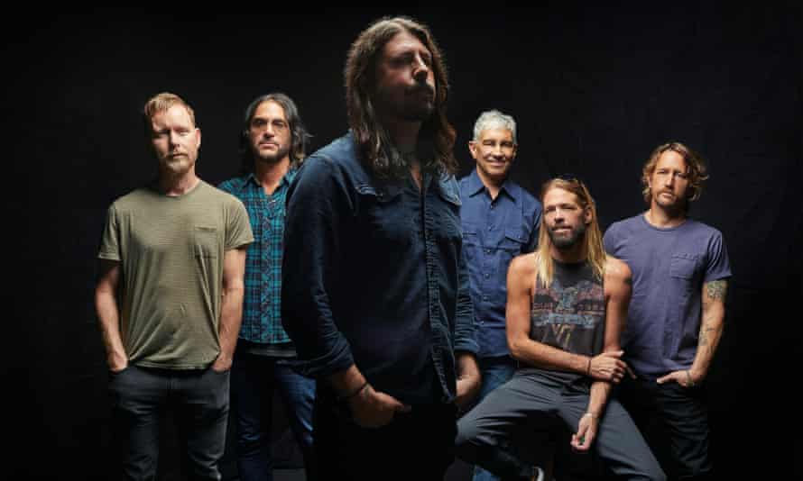Abumul Medicine at Midnight de la Foo Fighters este pe primele locuri în topul Bilboard