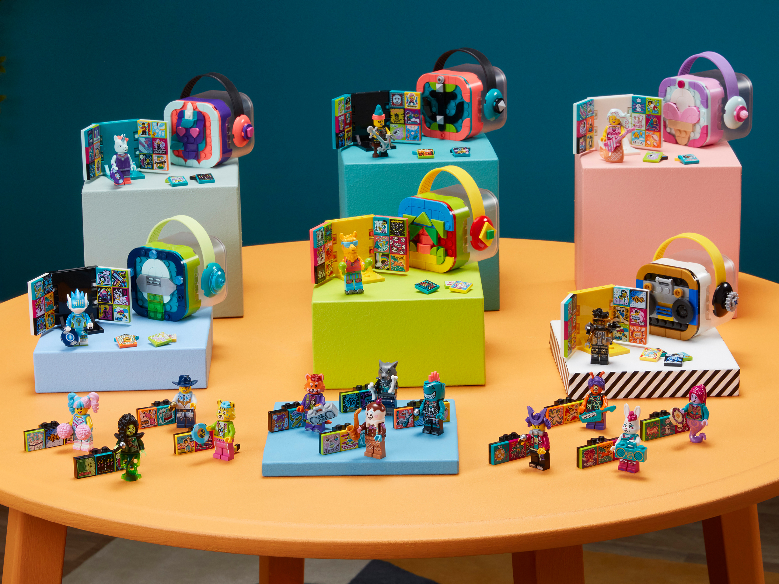 GRUPUL LEGO ȘI UNIVERSAL MUSIC GROUP DEZVĂLUIE ÎNTREAGA GAMĂ LEGO® VIDIYO™