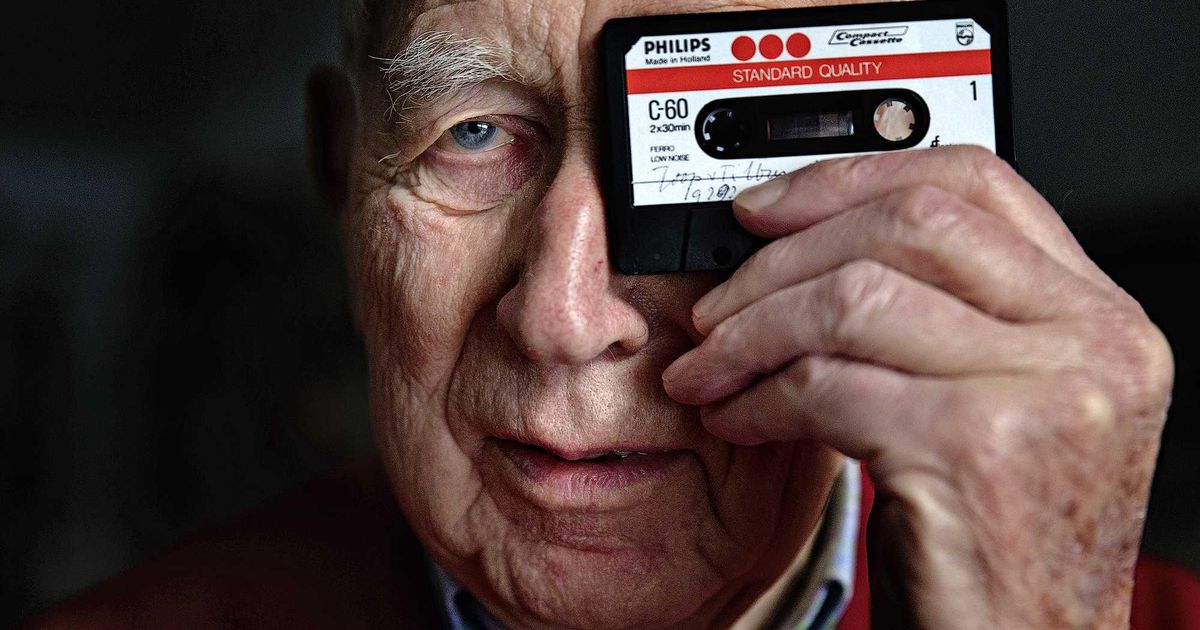 Lou Ottens, care a adus bucurie multor iubitori de muzică prin invenția casetei audio, a murit la vârsta de 94 de ani.