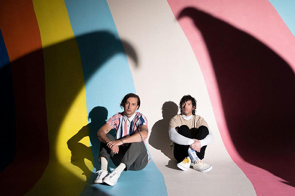 Trupa Twenty One Pilots lansează piesa "Shy Away", anunța un nou album + livestream