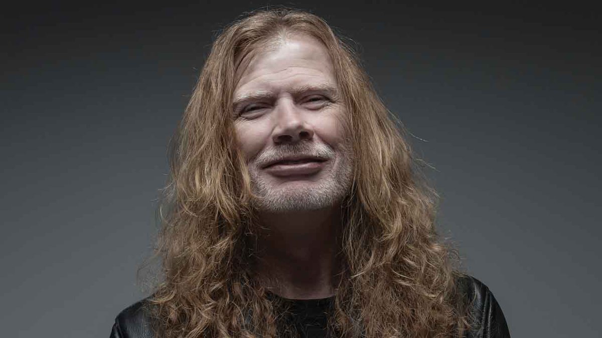 Dave mustaine prezintă pentru prima oara "misteriosul basist" Megadeth