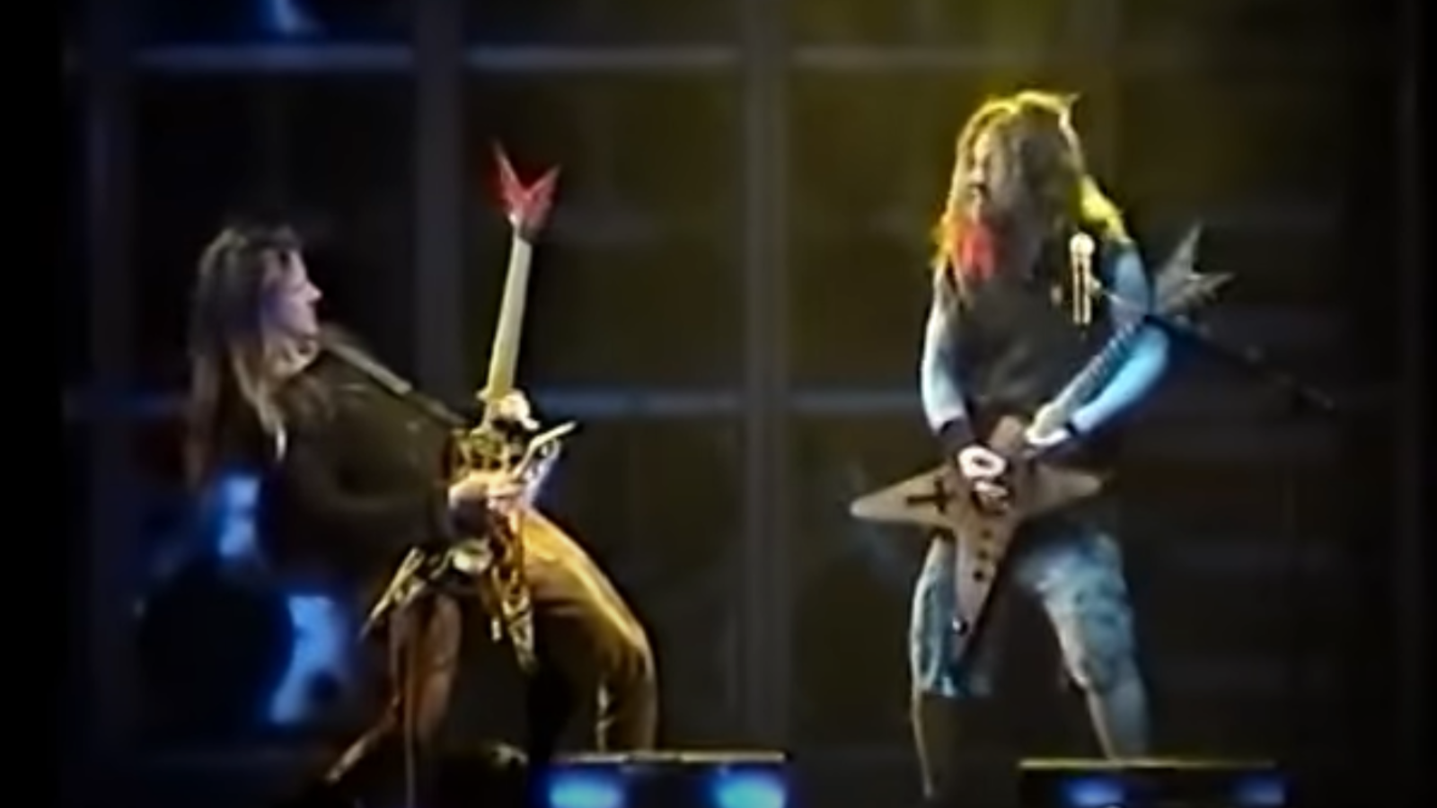 Vezi momentul în care Jerry Cantrell de la Alice in Chains a interpretat piesa "Walk" alături de Pantera
