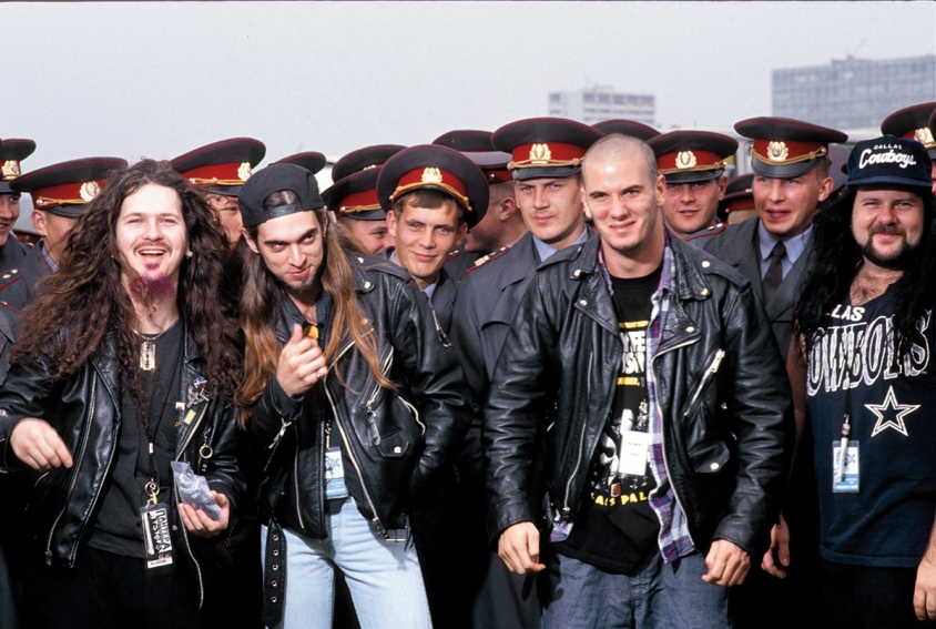 Pantera în Rusia: Vezi fotografii incredibile de la iconicul concert Mosters of Rock 1991
