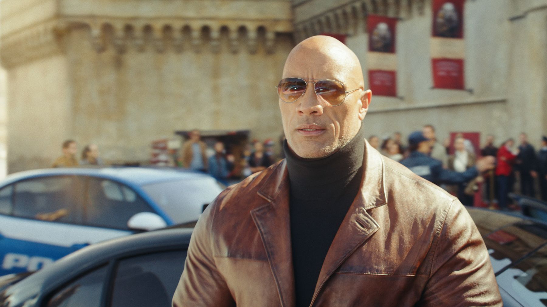 Vezi Noul teaser pentru Filmul Red Notice, cu Dwayne Johnson, Ryan Reynolds And Gal Gadot