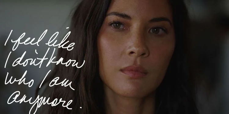 Olivia Munn trebuie să lupte cu vocea interioara în trailerul pentru filmul Violet
