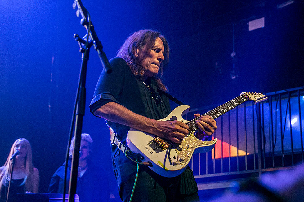 Steve Vai lansează piesa fusion-funk - „Little Pretty" și anunță noul album "Inviolate"