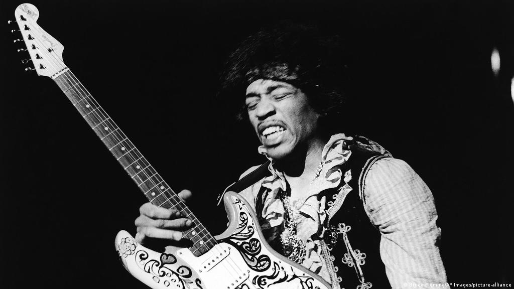 Ascultă înregistrări cu Jimi Hendrix făcând jam session cu două zile înainte de tragica sa moarte - contemporary-establishment