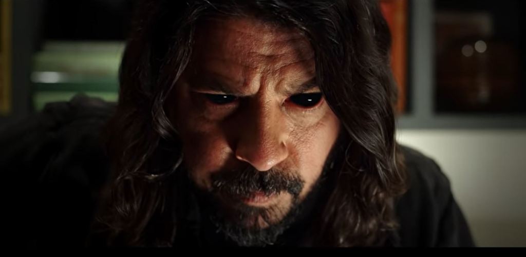 Vezi noul trailer al filmului ‘STUDIO 666′, o comedie-horror cu trupa Foo fighters