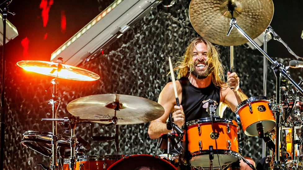Vezi ultimul concert al lui Taylor Hawkins împreună cu Foo Fighters - contemporary-establishment