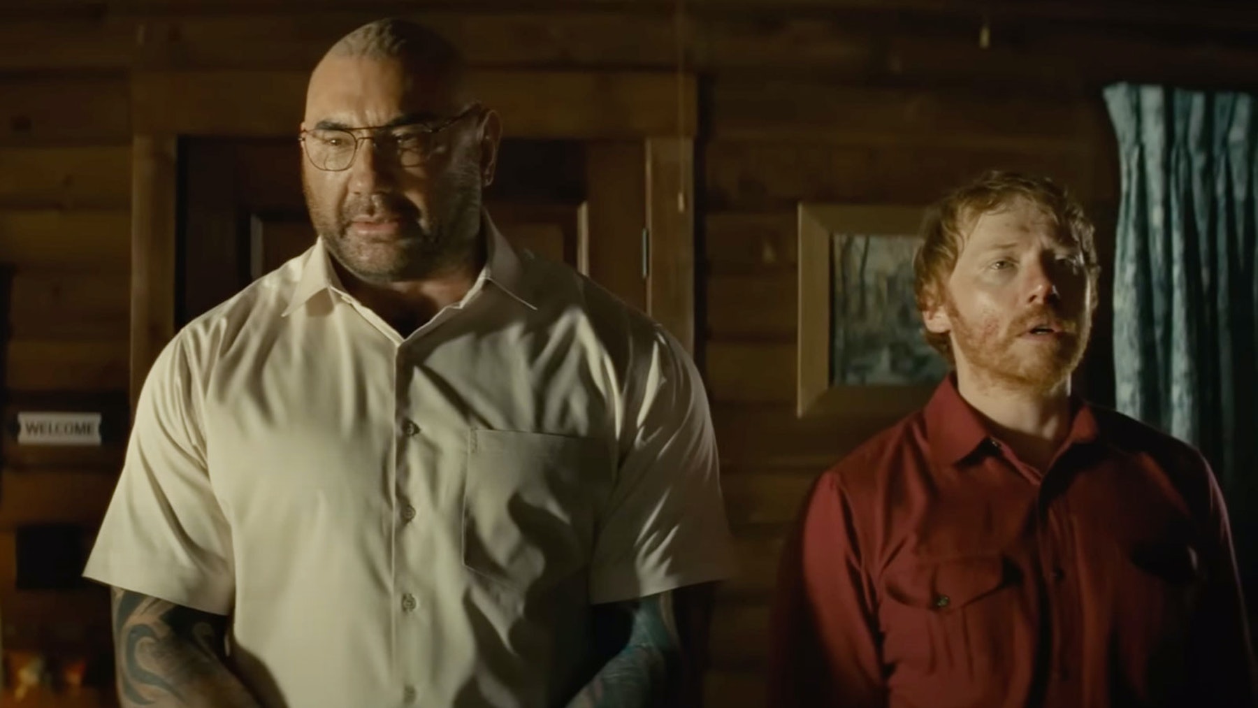 Noul Trailer Pentru Filmul Knock At The Cabin de M. Night Shyamalan Ne Lasă Cu Gura Căscată - Contemporary-Establishment