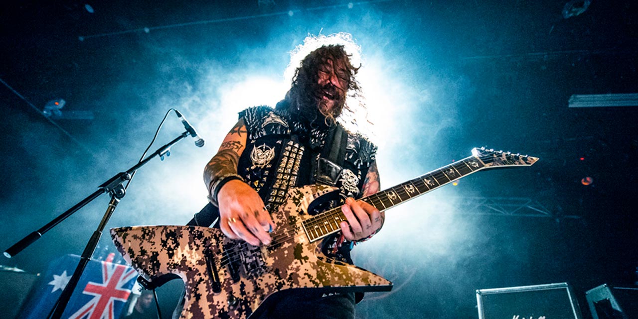 De Ce Chitarele Electrice Ale Lui Max Cavalera Au Doar Patru Corzi? - Contemporary-Establishment