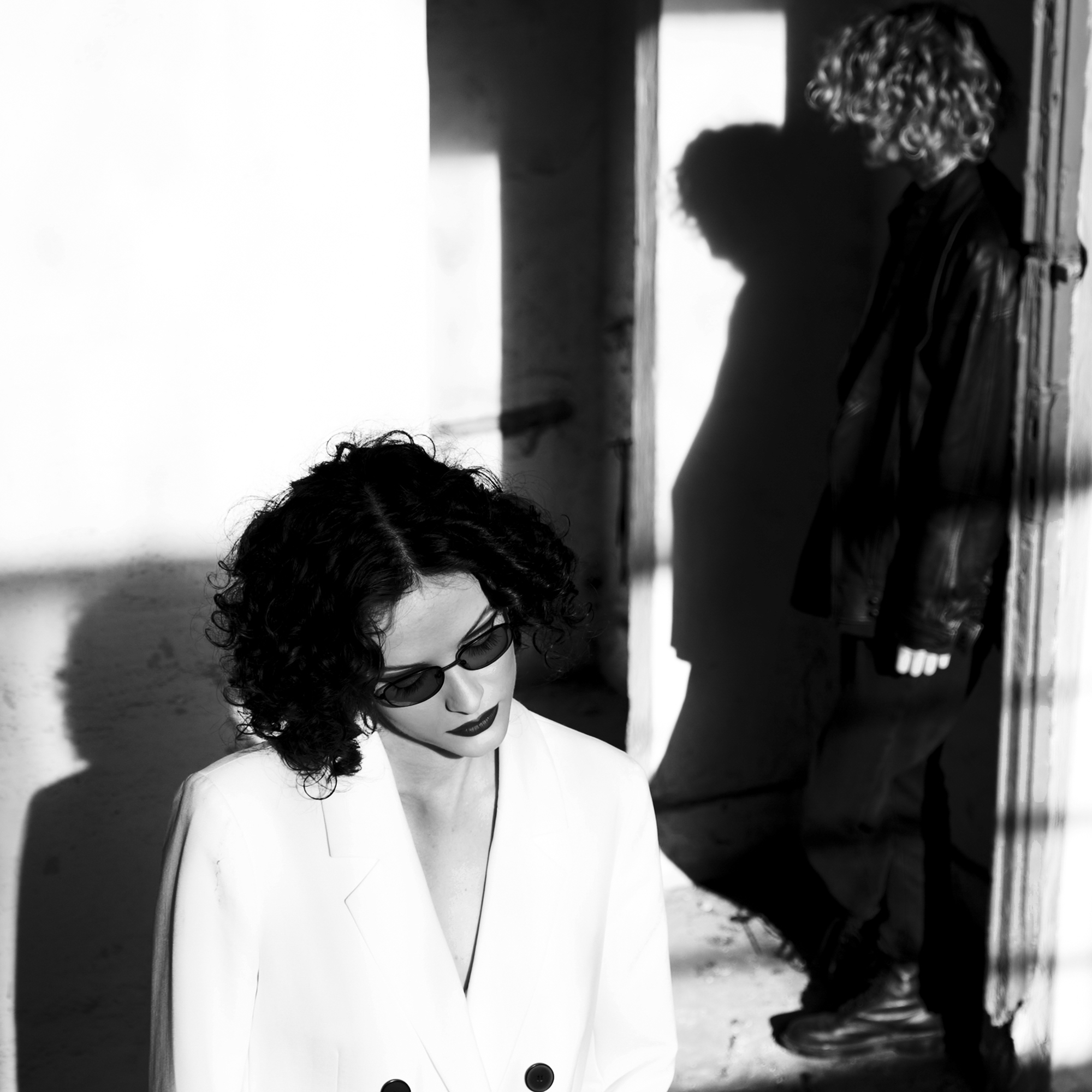 Alira Mun a lansat "Vis Lucid", un nou video single cinematic cu ecouri personale. - Contemporary-Establishment