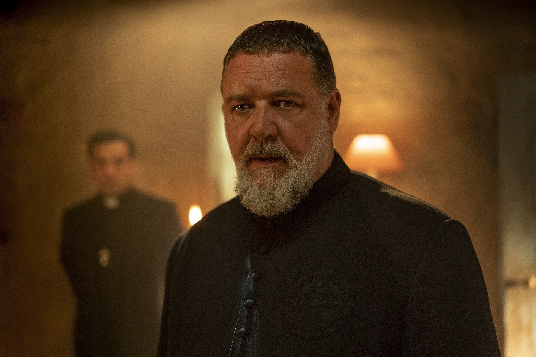 Trailerul Pentru „The Pope’s Exorcist” Ni-l Arată pe Russell Crowe luptând Cu Posedări Demonice La Roma - Contemporary-Establishment