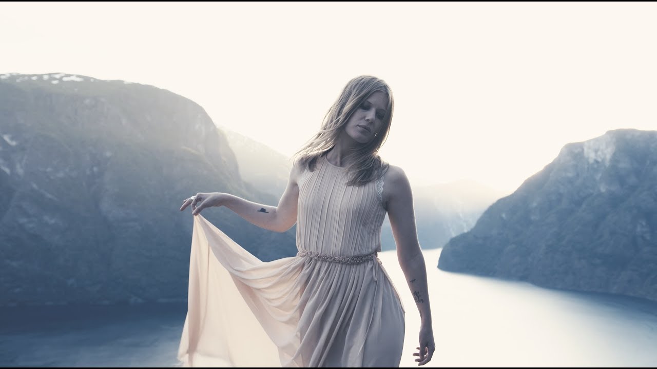 Ascultă Noua Piesă Transcendentă FOLK-METAL De LA MYRKUR „Like Humans” - Contemporary-Establishment
