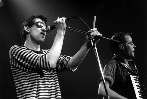 Shane MacGowan, liderul trupei The Pogues, a murit la vârsta de 65 de ani - Contemporary-Establishment