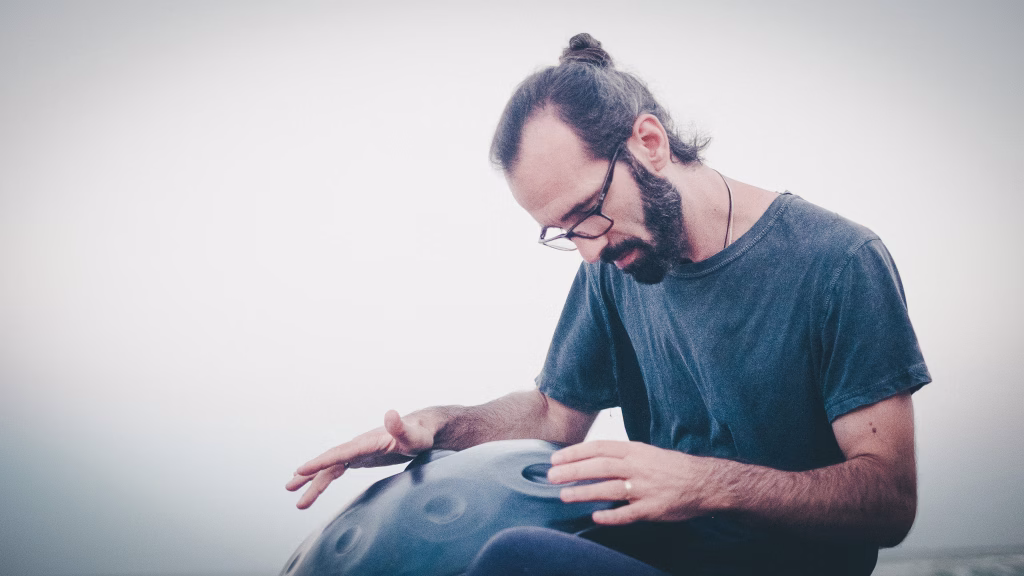 Recital inedit de handpan cu Nadayana și atelier de mandale la Galeria Pod din Timișoara