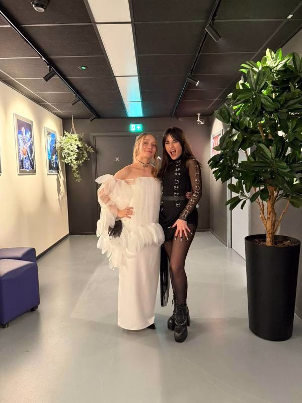 Alexandra Căpitănescu, reprezentanta Romaniei la Eurovision 2026 cu piesa „Choke Me”, cucereste publicul in timpul turneului de promovare
